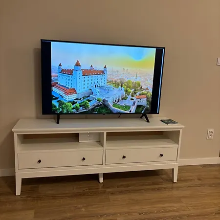 New 4 - Self Check In, Free Parking براتسيلافا