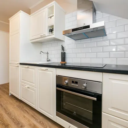 Apartment New 4 - Self Check In, Free Parking *